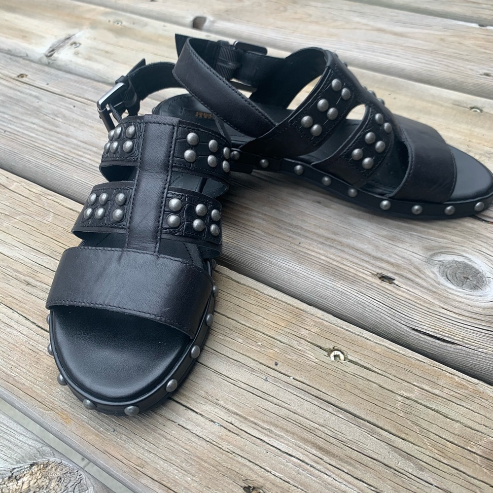 🌷 sz 7 GEOX Respira leather studded sandals